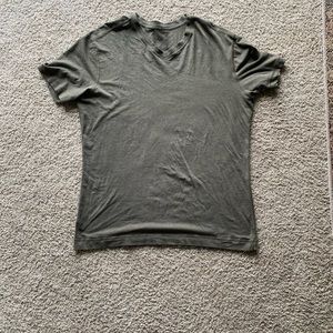 Men’s Lightweight Lululemon V-Neck tshirt